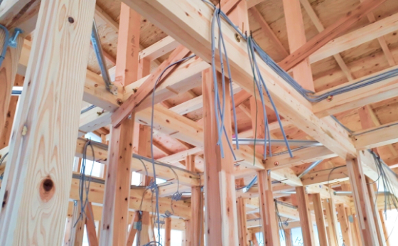 画像：建設途中の家の内部